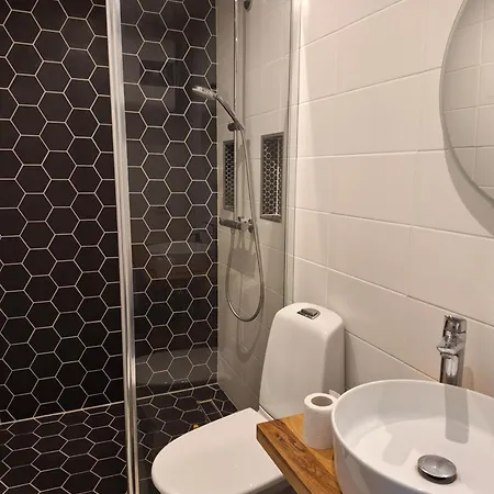 Majutus Rahulikus Piirkonnas Kesklinna Ja Mere Laeheduses Kuressaare Exterior photo